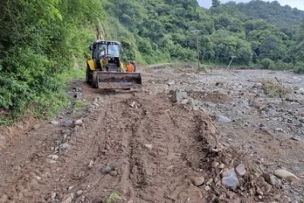 Vialidad provincial asiste en rutas afectadas por lluvias