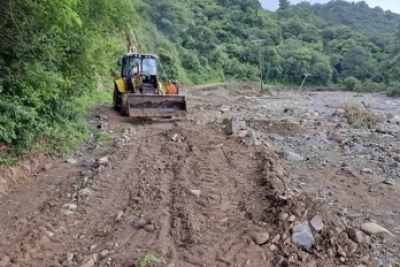 Vialidad provincial asiste en rutas afectadas por lluvias