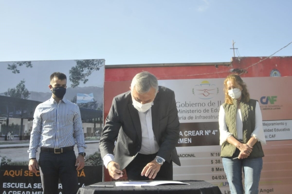 Inicio de obra de la Escuela Secundaria Rural en Manantiales