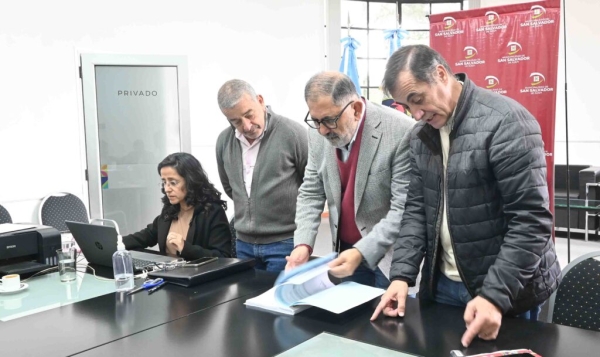 Alto Comedero.Apertura de sobres para la ejecuci&oacute;n del plan de pavimentaci&oacute;n