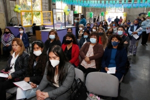 Reconocimiento y entrega de presentes a empleadas municipales