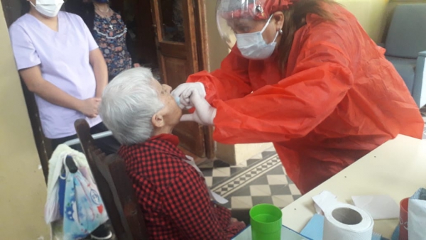 Pr&oacute;tesis dentales para abuelos del Hogar San Antonio