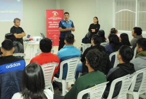 Más de 60 participantes se capacitaron en arbitraje de vóley con apoyo del municipio