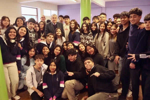 Palpal&aacute;. Morales, junto a los estudiantes del Colegio Modelo