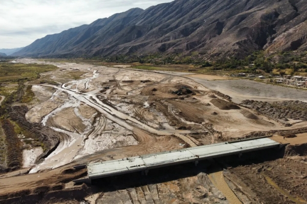 Supervisan las obras del nuevo puente en Tilcara