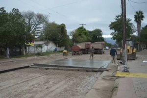 Avanzan obras de pavimentaci&oacute;n en El Piquete