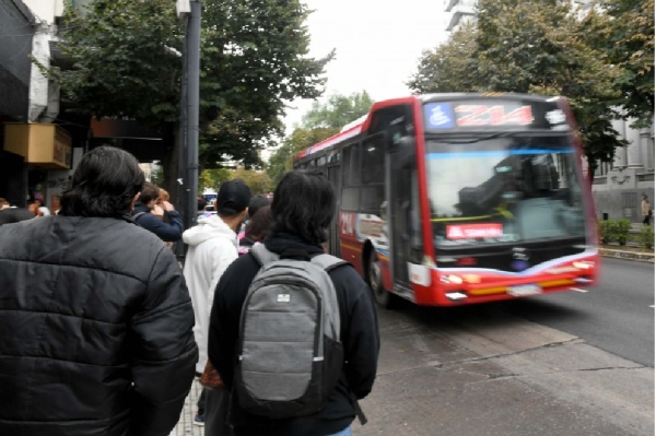 El Gobierno congel&oacute; el subsidio a la tarifa social de colectivos y alertan que el peso caer&aacute; en usuarios y municipios