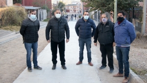 Pavimentan calles de Los Huaicos