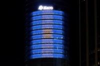 Banco Macro recibe a los campeones con la bandera m&aacute;s grande de Argentina