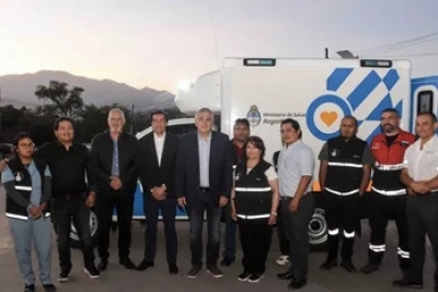 Morales reivindic&oacute; la salud p&uacute;blica y entreg&oacute; ambulancia para el hospital de El Aguilar
