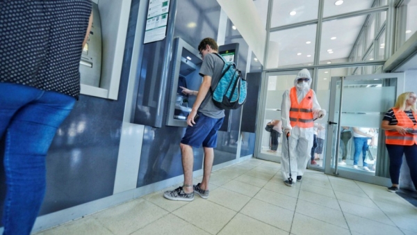 Los bancos se reorganizan frente al coronavirus: trabajo a distancia y cr&eacute;ditos especiales