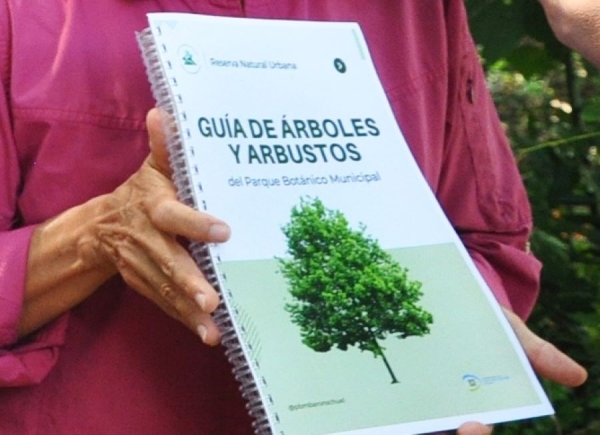 Parque Bot&aacute;nico. Presentaron la Gu&iacute;a de &Aacute;rboles y Arbusto