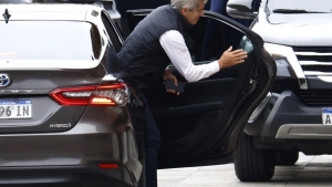 Peugeot y Toyota cierran turnos de producci&oacute;n y hay alarma por una ola de despidos en la industria automotriz