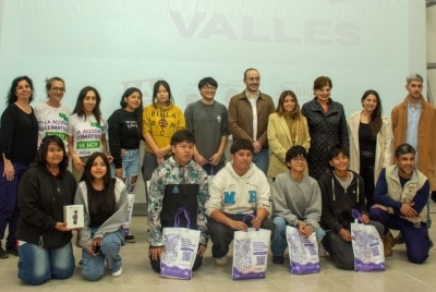 Estudiantes recibieron el premio "1 Minuto por mi Tierra"
