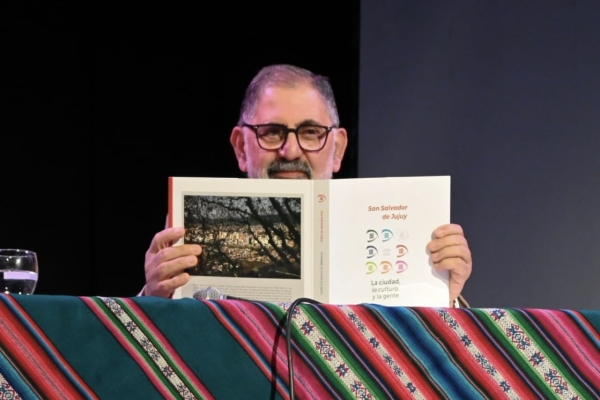 El intendente Jorge present&oacute; el libro &ldquo;San Salvador, la ciudad, la cultura y la gente&rdquo; en la Feria del Libro