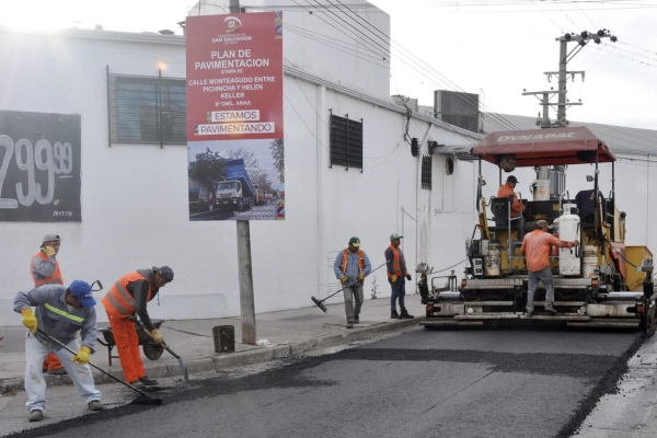 Se repavimenta la calle Monteagudo del barrio General Arias
