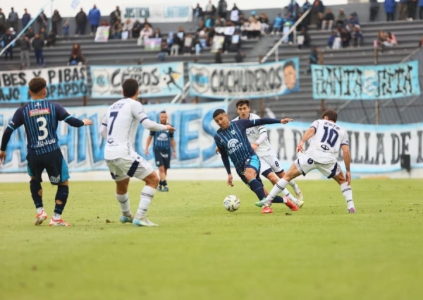 Gimnasia cay&oacute; por 2-0 pero se reacomoda para seguir dando pelea