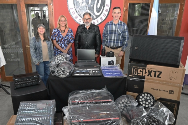 El Intendente recibi&oacute; equipamiento t&eacute;cnico para la Casa de la Historia y la Cultura Jorge Cafrune