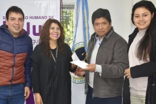 Entregaron beneficio a egresada de dispositivos de cuidado