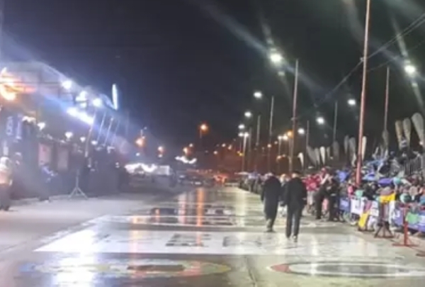 FNE. Se suspendi&oacute; el primer desfile y esta noche van los dos grupos