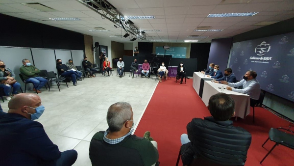 Gobierno y c&aacute;maras de empresarios buscan prevenir contagios