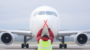 Llegaron m&aacute;s de un mill&oacute;n de vacunas AstraZeneca desde los Estados Unidos y hoy arriban Sinopharm