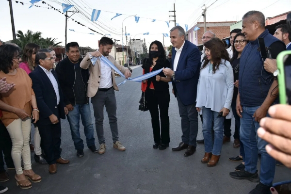 El Gobernador inaugur&oacute; la avenida Congreso de Perico