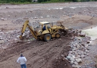Plan H&iacute;drico. Ejecutan obras de construcci&oacute;n de defensas
