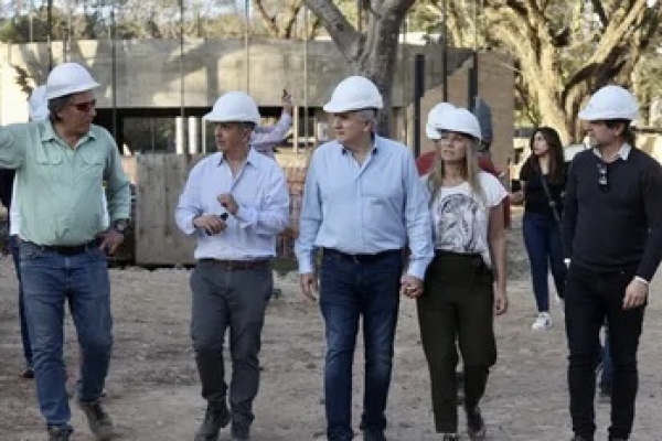 Morales recorri&oacute; la obra del museo Lola Mora