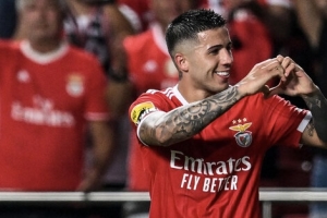 Benfica conf&iacute;a en retener a Enzo Fern&aacute;ndez pese al intento del Chelsea