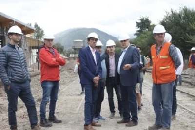 El Gobernador y el Ministro de Hacienda recorrieron la estaci&oacute;n de tren en Volc&aacute;n y el hospital Zabala