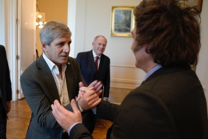 Lunes negro: en medio del shock externo, el Gobierno asegura que no cambiar&aacute; el plan y se apoya en el acuerdo con el FMI