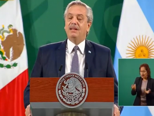 Fern&aacute;ndez calific&oacute; de "payasada" las denuncias contra Gonz&aacute;lez Garc&iacute;a y justific&oacute; la vacunaci&oacute;n de funcionarios