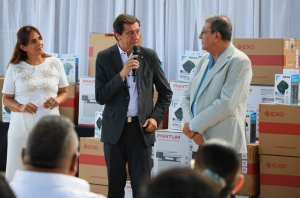 Tecnolog&iacute;a para Educaci&oacute;n: Sadir entreg&oacute; equipamiento