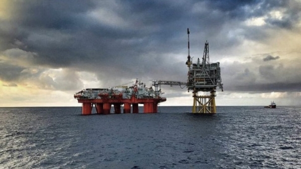 El precio del petr&oacute;leo se derrumb&oacute; por debajo de los 100 d&oacute;lares por temor a una recesi&oacute;n