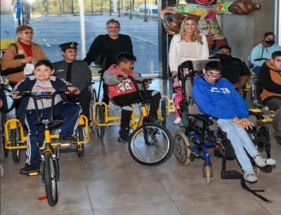 Gobierno y Fundaci&oacute;n entregaron bicis adaptadas
