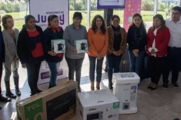 Entrega de equipamiento e insumos para instituciones que garantizan derechos de infancias y adolescencias