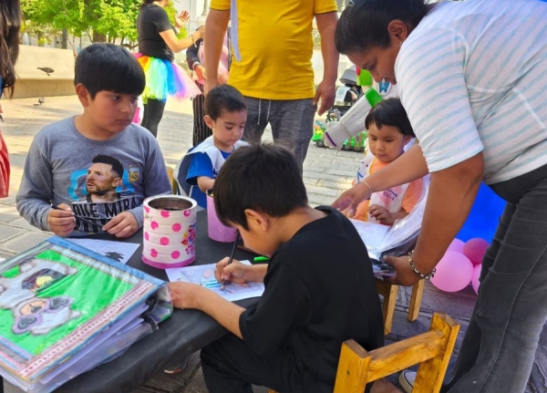 Ni&ntilde;os y ni&ntilde;as promovieron sus derechos en plaza Belgrano