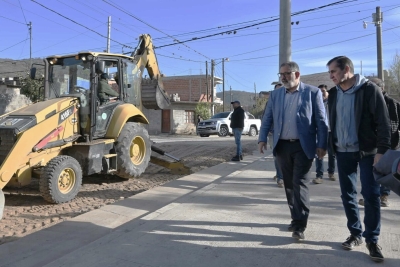 El Intendente Ra&uacute;l &ldquo;Chuli&rdquo; Jorge supervis&oacute; avances en la pavimentaci&oacute;n de la calle Gasc&oacute;n en Campo Verde