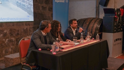 Jujuy y Mendoza presentaron el vuelo que conectar&aacute; estos destinos