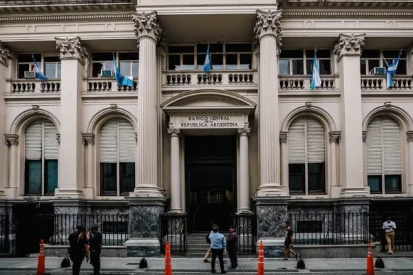 FMI: el Gobierno decidi&oacute; pasar para fin de mes el pago de USD 1.940 millones de vencimientos de abril