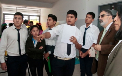 QUED&Oacute; HABILITADO EL ESTUDIO DE RADIO ESTUDIANTIL Y LOS ALUMNOS EXPUSIERON PIEZAS COMUNICACIONALES