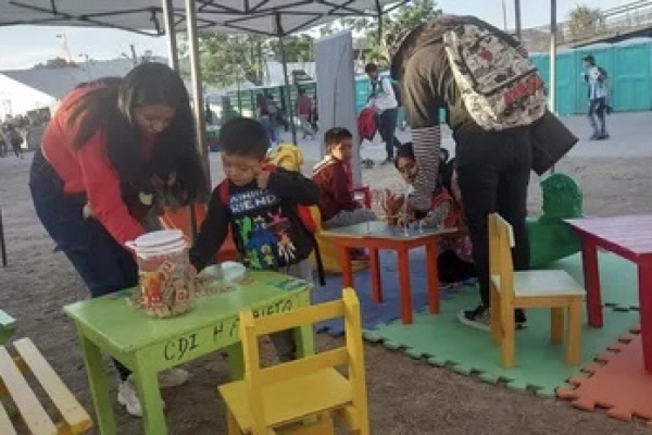 Carpa de ni&ntilde;os y ni&ntilde;as perdidos en la FNE