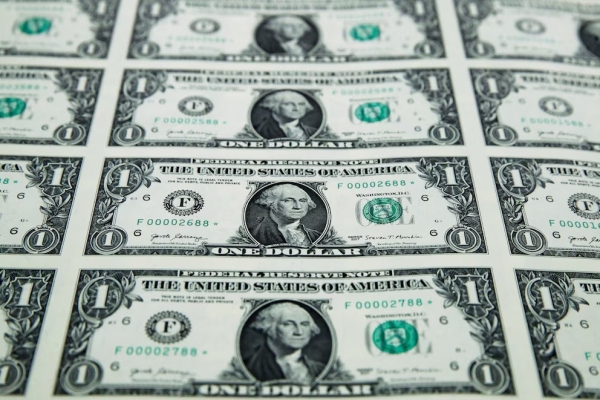 Jornada financiera: el d&oacute;lar minorista termin&oacute; en $1.325 y le puso freno al rebote de acciones y bonos