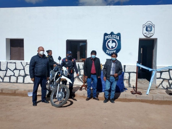 Moto y equipo inform&aacute;tico para comisaria de Catua
