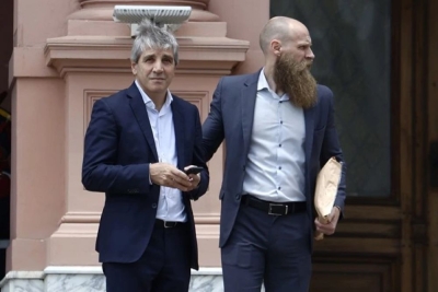 Los gobernadores se impusieron y Toto Caputo sac&oacute; Ganancias de la reforma laboral
