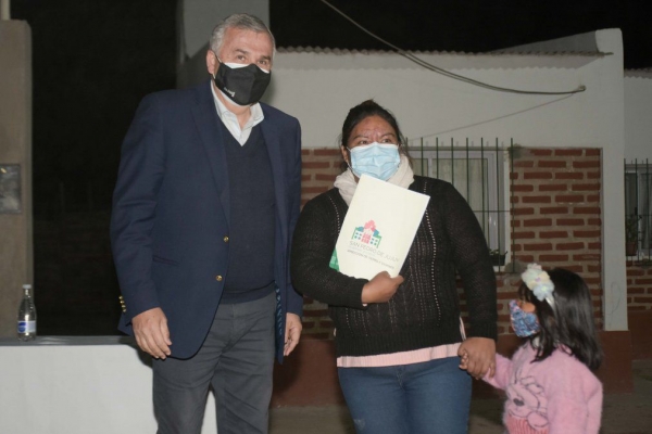 Entregaron viviendas en San Pedro a familias que fueron relocalizadas