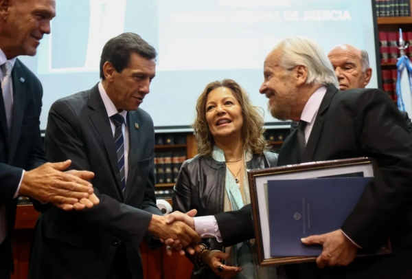 Apertura del mural fotogr&aacute;fico de presidentes del m&aacute;ximo cuerpo de justicia provincial