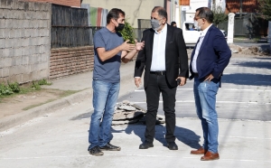Continúa pavimentación mixta en Los Perales