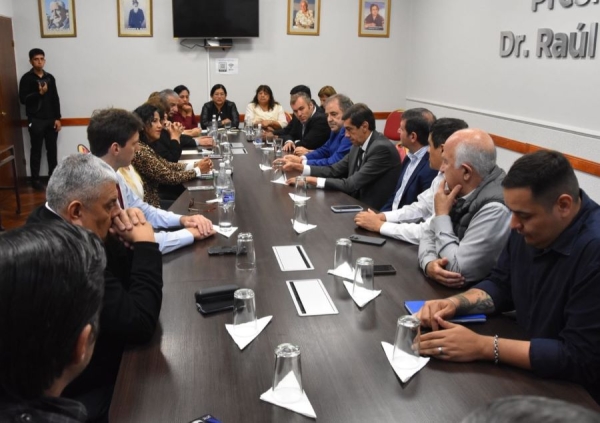 Sadir y Bernis impulsan agenda legislativa con el bloque oficialista